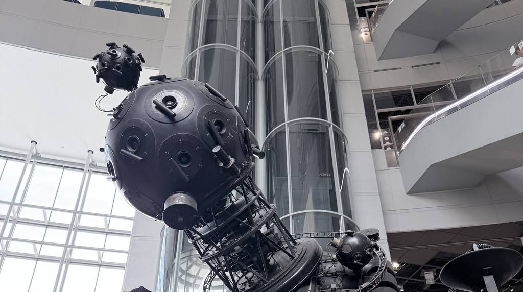 大阪市立科学館 ツアイス広場に展示されているカールツアイスII型プラネタリウム投影機